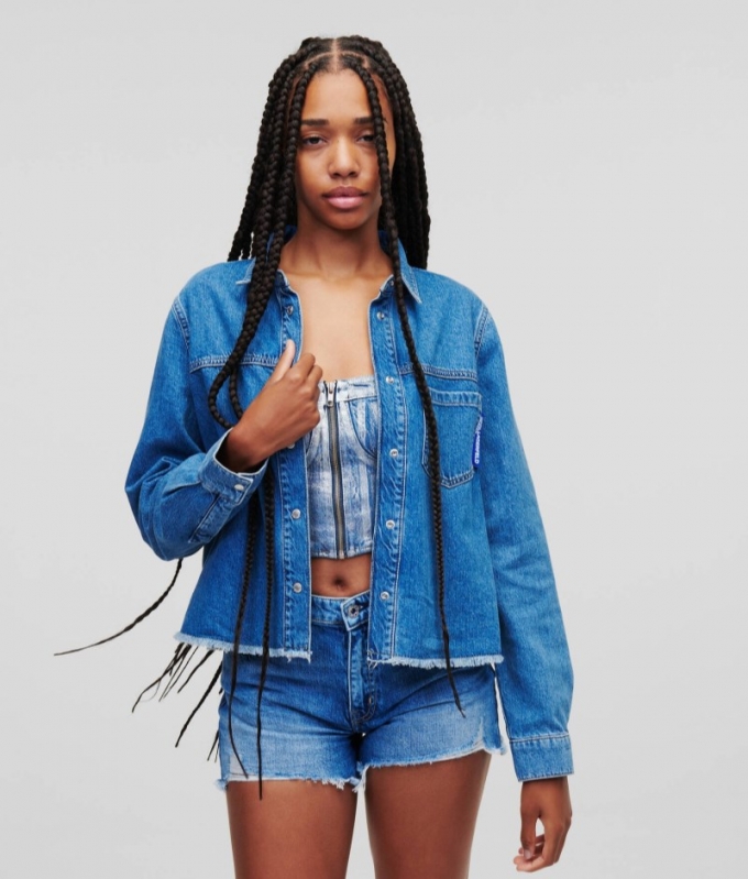 WOMEN'S KLJ CROPPED DENIM SHIRT - SATURATED MID BLUE DSTR